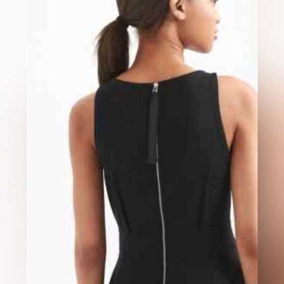 Dynamite Tops - Dynamite Sleeveless Top with zipper back detail